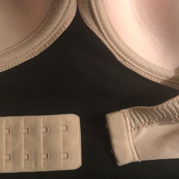 Chantelle Orangerie Lace Plunge Bra - Picture 8 of 8